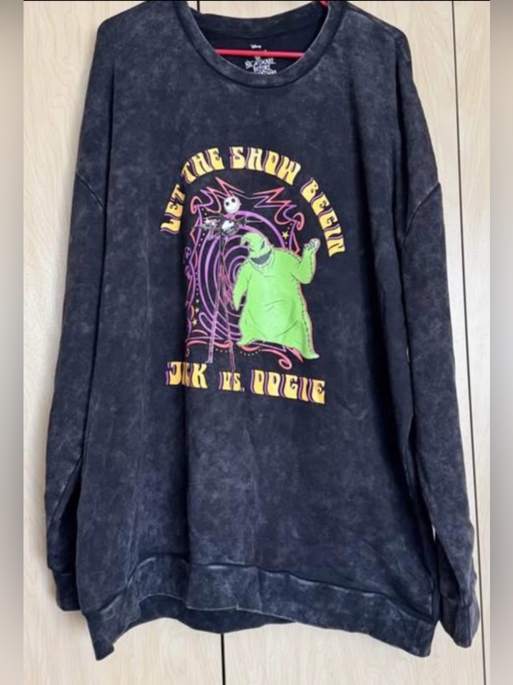 Hot Topic Nightmare Before Christmas Unisex Crewneck sweatshirt Size M
